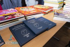 В Луганскую специализированную школу № 21 доставили партию книг от профсоюзной организации ГУП «ЛУГАНСКГАЗ»