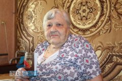 Маломобильным гражданам Алчевска, старше 80 лет, вручили паспорта Российской Федерации