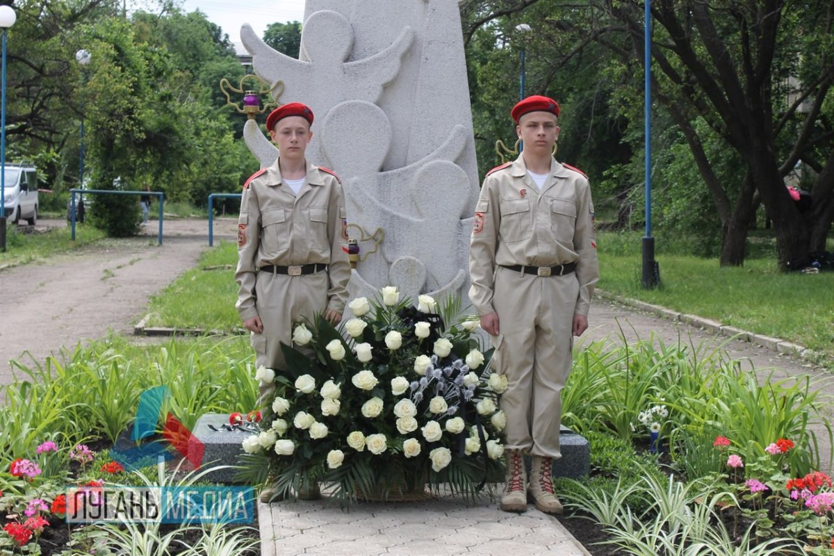 В Луганском парке Щорса прошла памятная акция, приуроченная ко Дню защиты детей