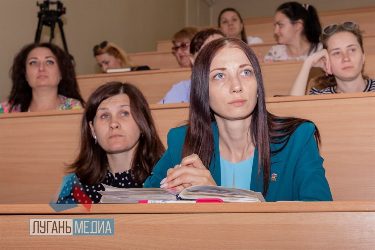 В Луганском государственном педагогическом университете состоялась вторая сессия Школы успешной женщины в рамках партийного проекта «Женское движение Единой России»