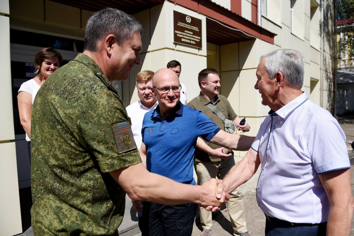 Леонид Пасечник и Сергей Кириенко побывали на стройплощадке будущего Дома молодежи, который строится в Луганске при поддержке «Росмолодежи»