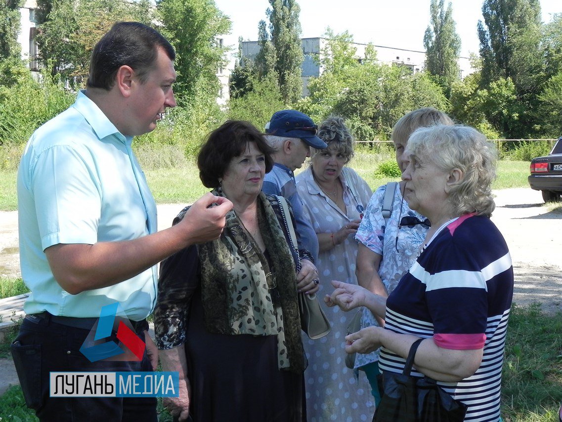 В поселке Горняцкий Перевальского района состоялась встреча местных жителей с депутатом Народного Совета ЛНР