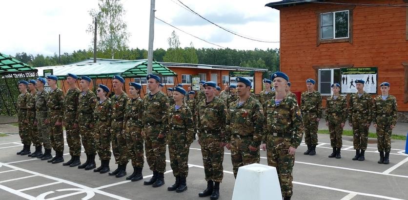 Команда из Луганска приняла участие в военно-спортивной игре "Зарница" в Нижнем Новгороде