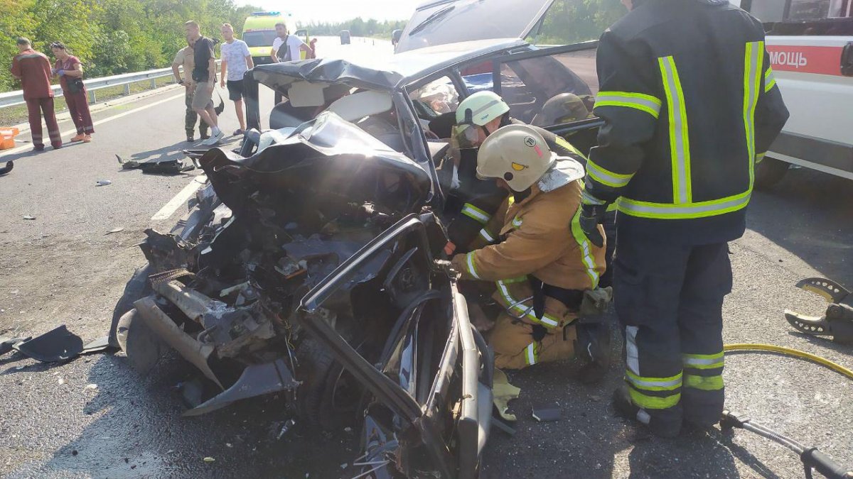 Счастьинские спасатели оказали помощь службе 103 на месте ДТП