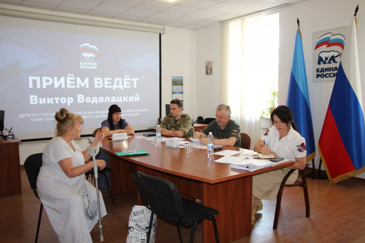 Виктор Водолацкий провел прием граждан в Луганске