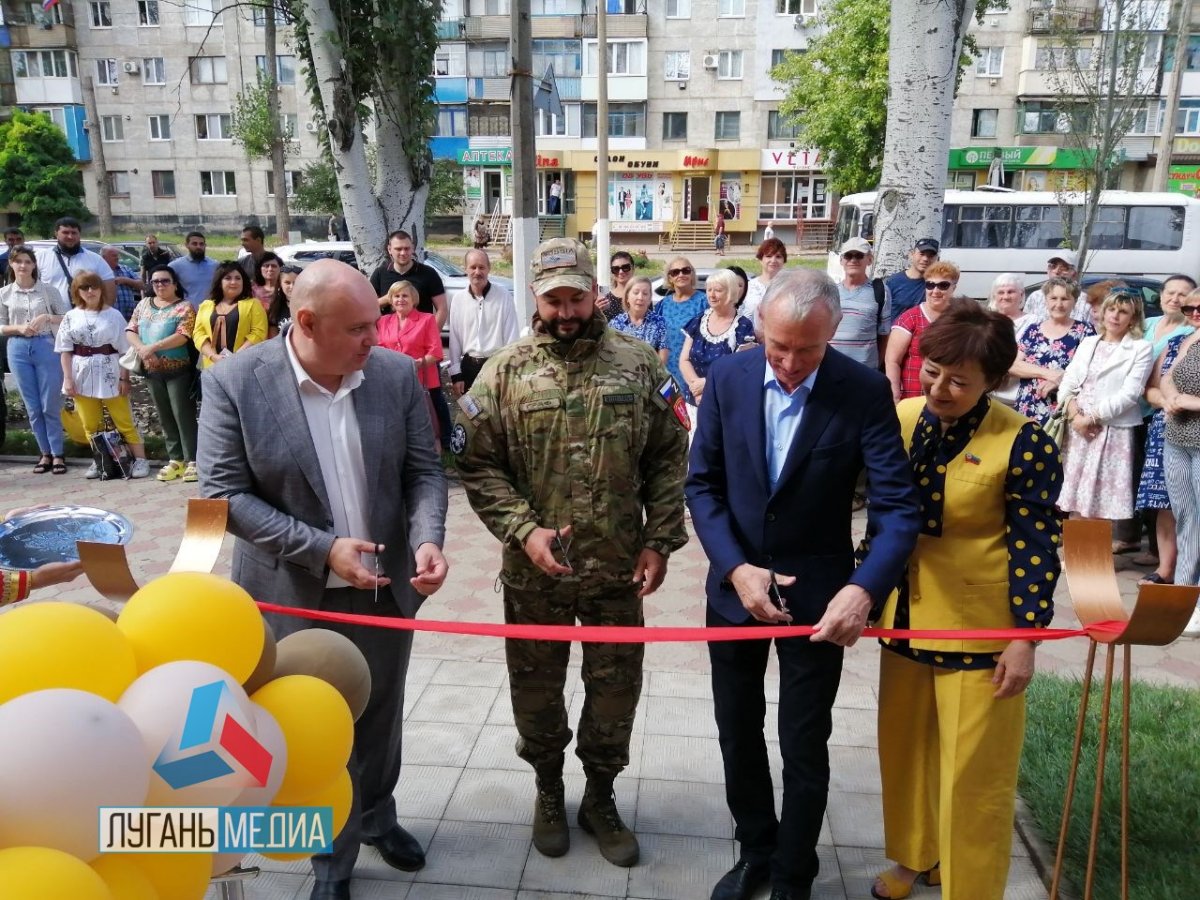 В Стаханове открылось новое отделение МФЦ, отремонтированное силами Омской области