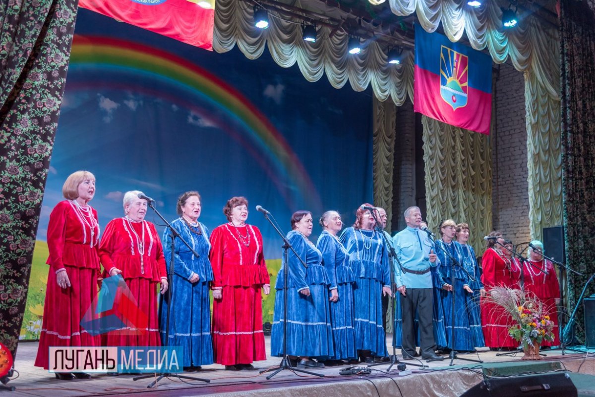 В Станице Луганской прошли праздничные мероприятия, приуроченные ко Дню поселка и 100-летию образования Станично-Луганского района