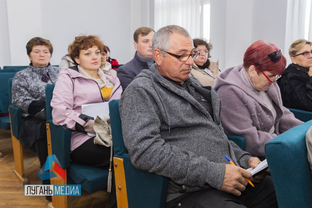 В Новоайдаре граждане получают дополнительное профессиональное образование