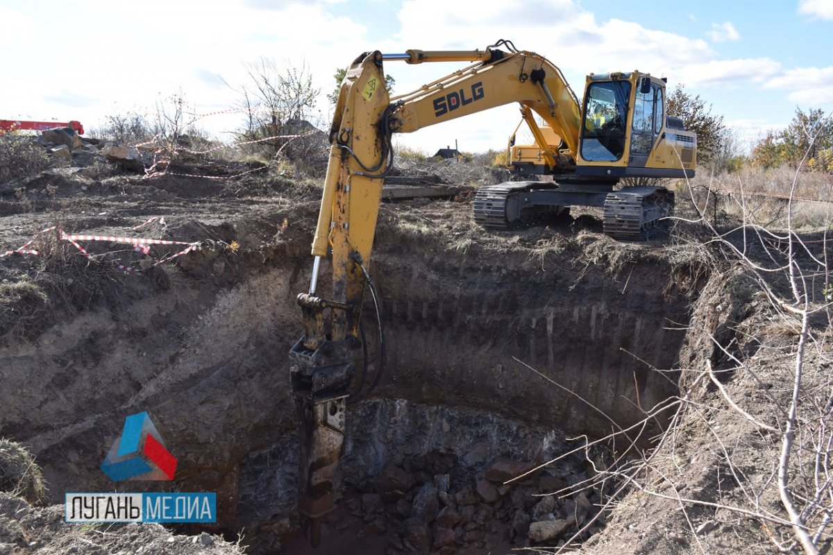 В Красном Луче завершается укладка труб нового водовода, который будет питать его западную часть и г. Вахрушево со множеством прилегающих поселков