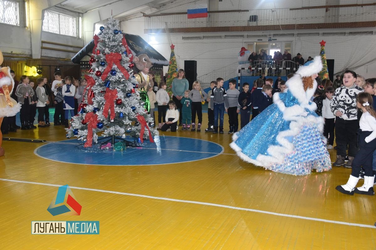 В пгт Новопсков на базе ДЮСШ прошли первые новогодние утренники