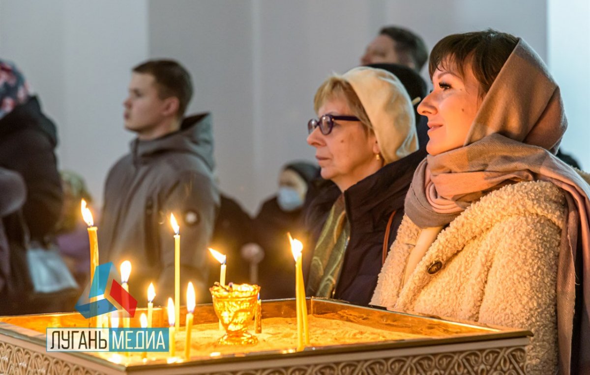 Луганчане торжественно встретили Рождество