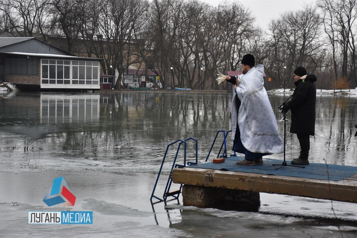 Крещенские купания прошли в Брянке на озере «Сенатка»