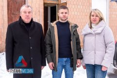 Работники СМИ и депутаты доставили гумпомощь в Кременную