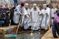 В храме святого апостола Андрея Первозванного прошло праздничное богослужение по случаю православного праздника Крещения Господня