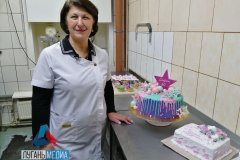 Стахановские кондитеры участвуют в конкурсе «Знай наших»