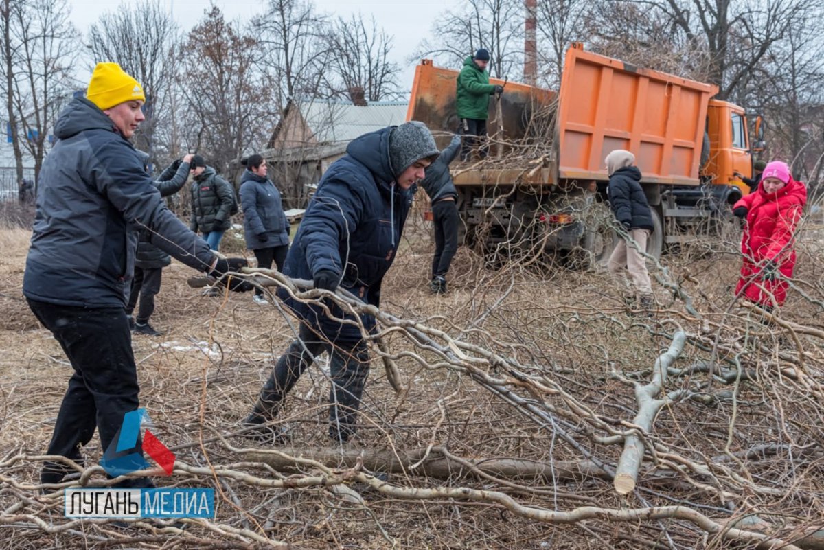 Стартовала акция по благоустройству ботанического сада