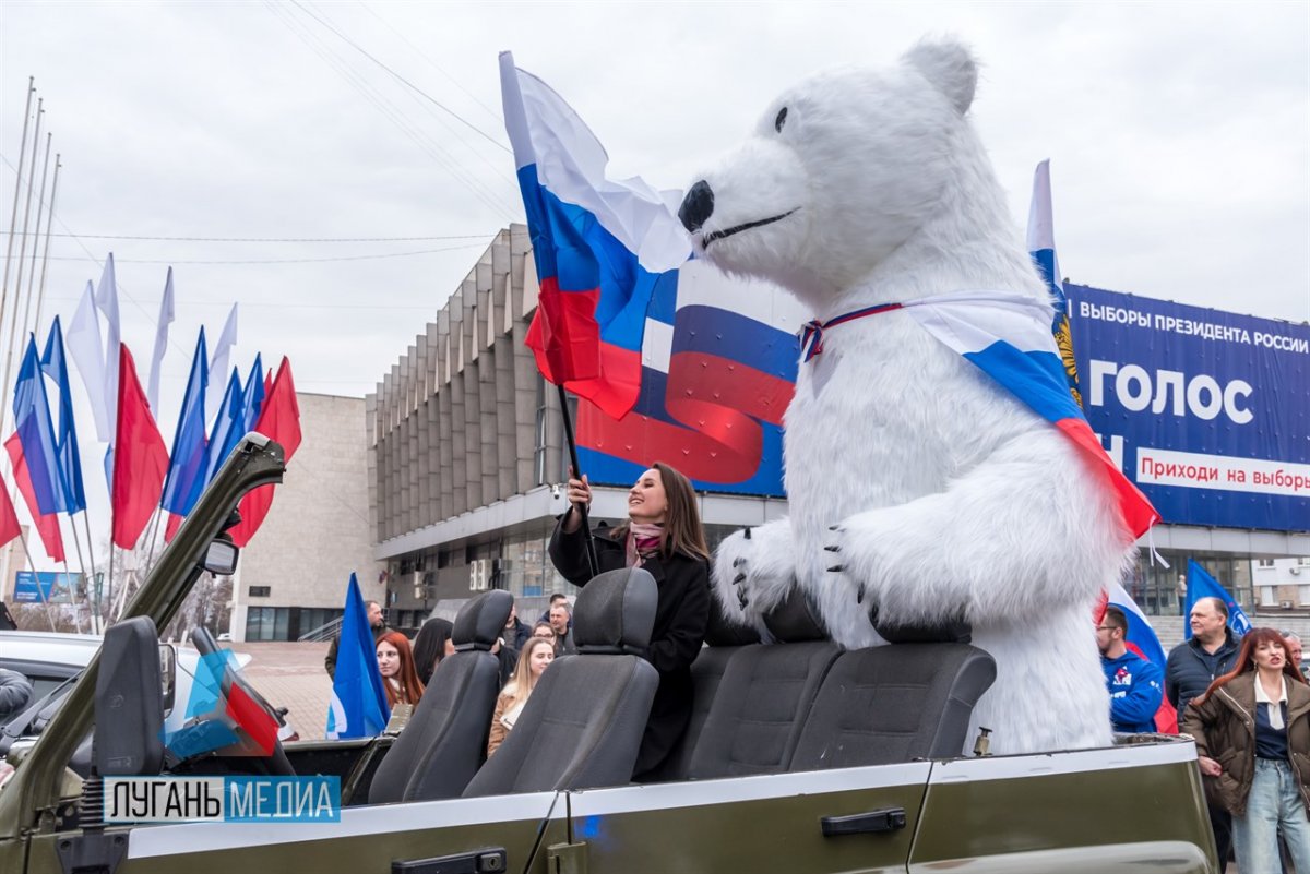 В Луганске состоялся автопробег в поддержку Владимира Путина