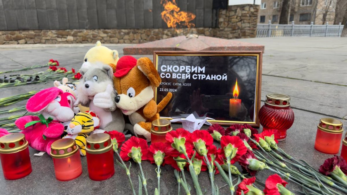 Жители Республики почтили память жертв теракта в «Крокус Сити Холле»