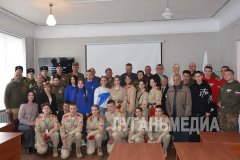 Накануне 10-й годовщины взятия под контроль здания СБУ в Луганске стахановская молодежь встретилась с непосредственными участниками тех исторических событий