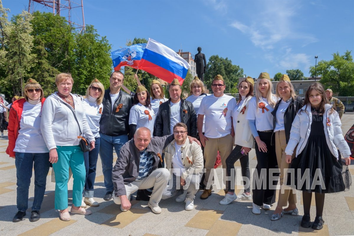 В луганском сквере имени Героев “Молодой гвардии” звучали песни военных лет