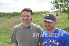 Братья Запашные помогли кормами для собак кинологической службе в Луганске