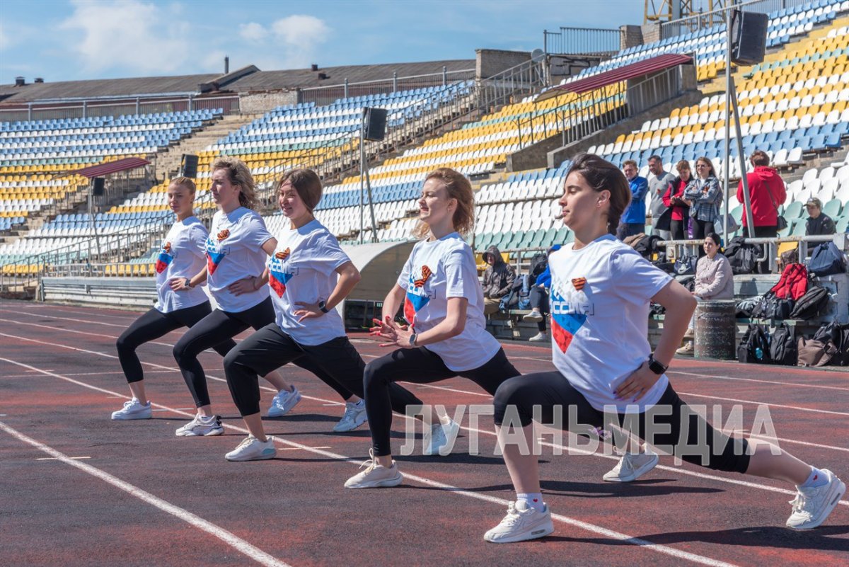 Луганские спортсмены дали старт акции по отжиманиям