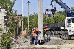 Московские энергетики обновляют опоры ЛЭП возле Александровска