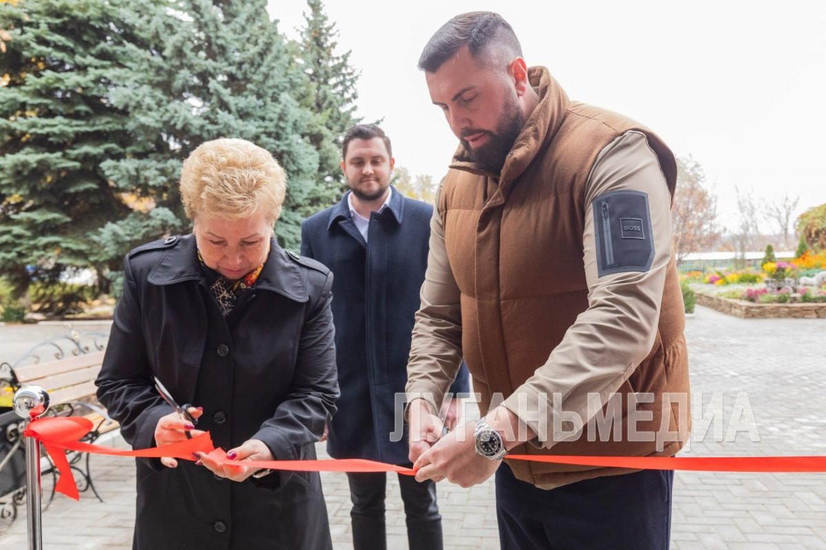 В Луганске открыли приемную правозащитника и члена Совета по правам человека Александра Ионова