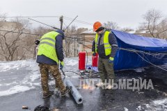 В Луганске продолжается капитальный ремонт кровель многоквартирных домов