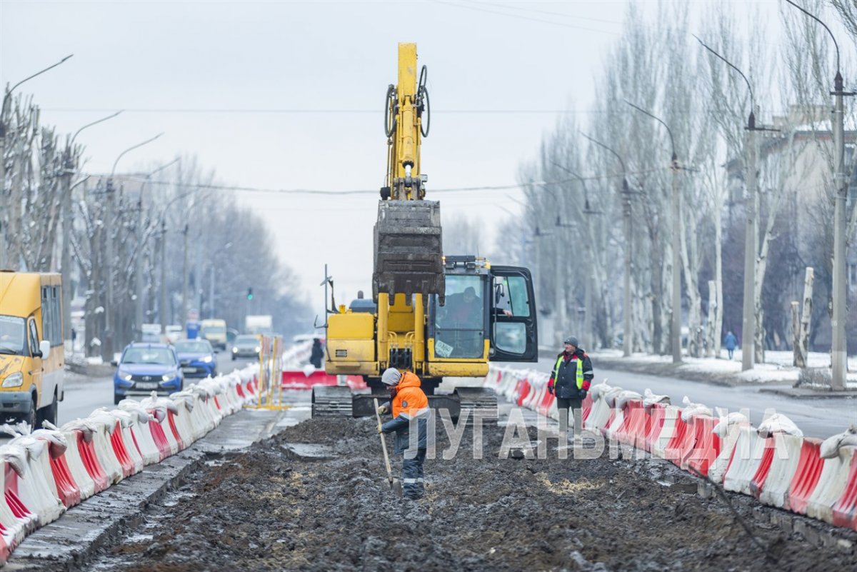 Московские дорожники начали капитальный ремонт улицы Ватутина в Луганске