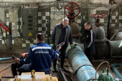 Специалисты «Луганскводы» проводят ремонтные работы на одной из основных насосных станций города Луганска.