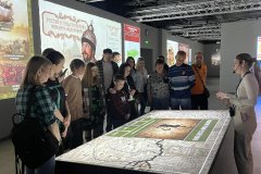 К 80-летию Великой Победы выпускник «Лидеров России» провел в Луганске акцию «Победа каждой семьи»