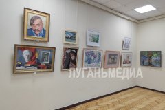 В Галерее искусств Луганского художественного музея состоялось открытие большого Вернисажа, посвящённого 80-летию Великой Победы