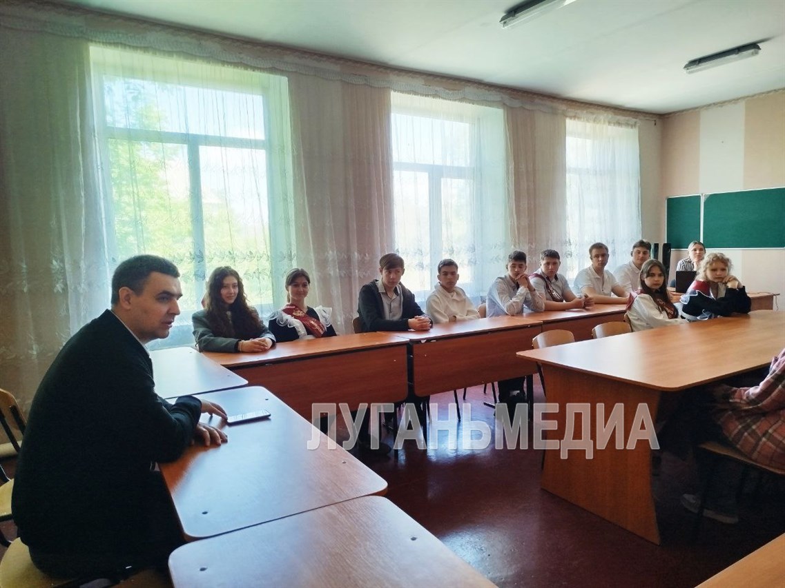Для школьников Станицы Луганской провели открытый «Урок цифры»