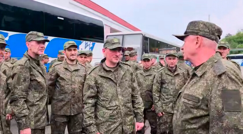 Еще 303 российских военнослужащих вернулись с подконтрольной Киеву территории