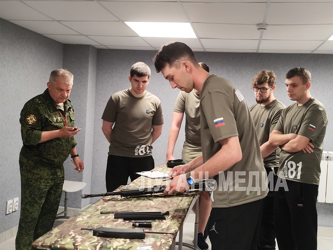 В ЛГУ им. В. Даля прошли соревнования в рамках курса начальной военной подготовки «Ворошиловский стрелок»