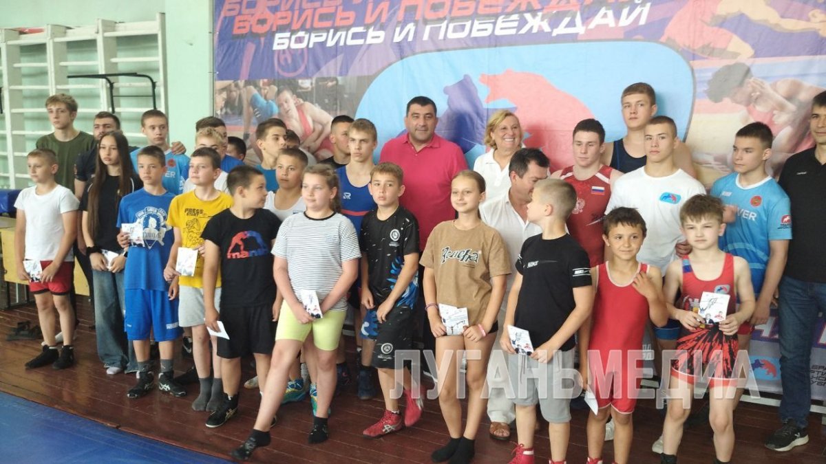 Юные спортсмены ЛНР встретились с именитыми атлетами