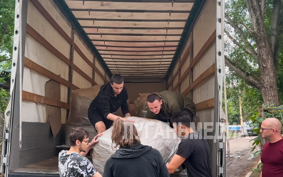 В республику прибыло свыше 100 тысяч единиц одежды для социально незащищенных категорий населения