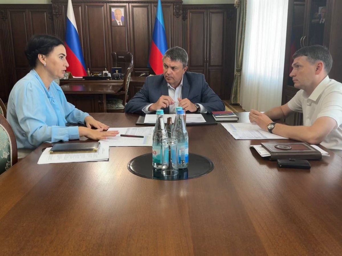 Леонид Пасечник: «Вместе с временно исполняющим полномочия главы Луганска Яной Пащенко обсудили ход реконструкции аварийных мостов в городе»