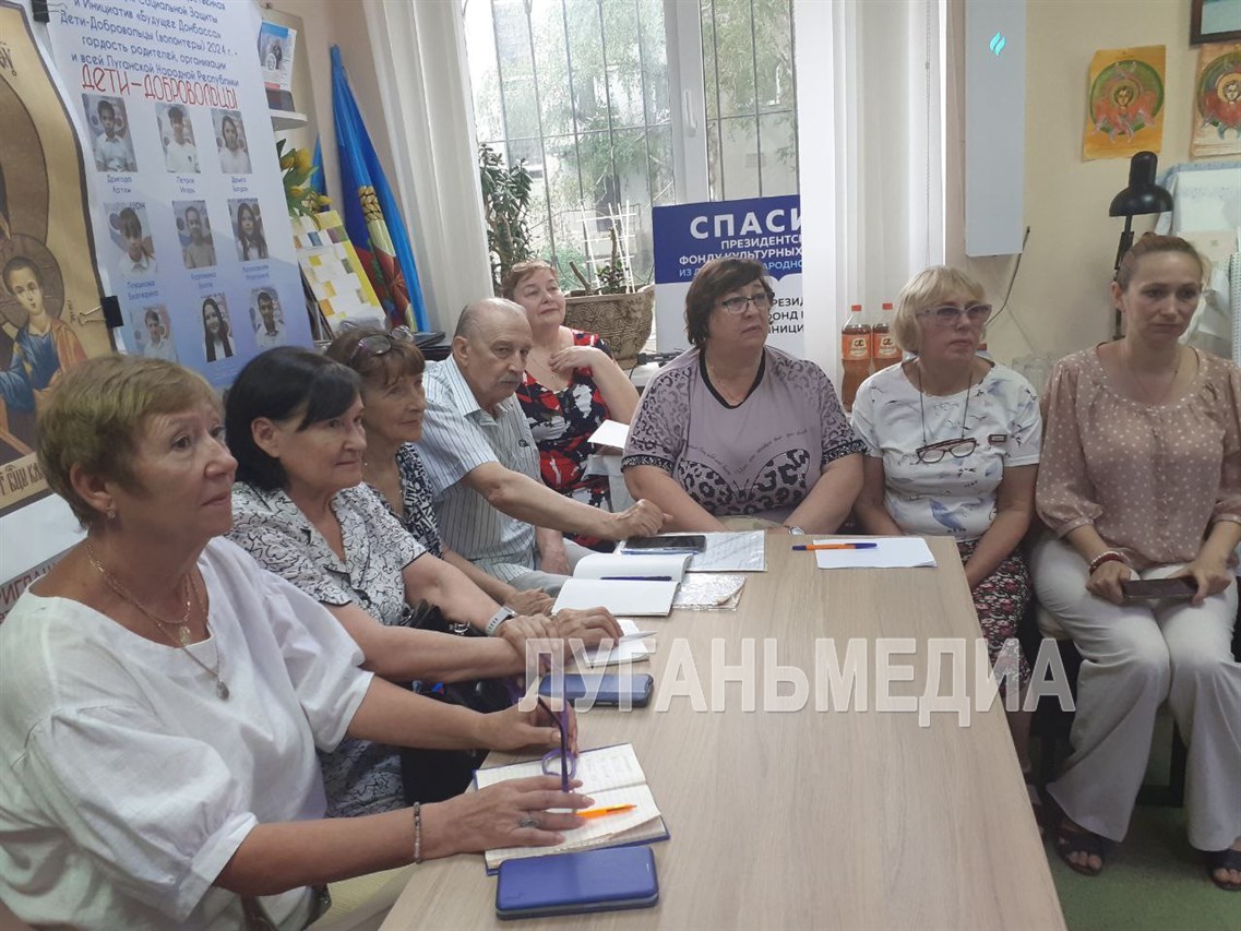 На площадке Луганской ОО «Будущее Донбасса» прошло занятие по цифровой грамотности для пожилых людей