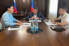 Леонид Пасечник: «Вместе с временно исполняющим полномочия главы Луганска Яной Пащенко обсудили ход реконструкции аварийных мостов в городе»
