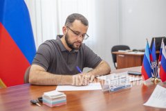 Депутат Народного Совета ЛНР Александр Криеренко провел прием граждан в Луганске