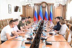 Леонид Пасечник: «Встретился с представителями Администрации Президента России, федерального Министерства труда и социальной защиты, Социального фонда России и Государственного фонда «Защитники Отечества», которые посетили нашу республику»
