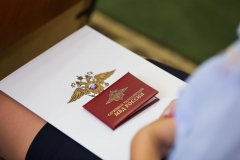 120 выпускников Луганского филиала ВИ МВД России получили служебные удостоверения